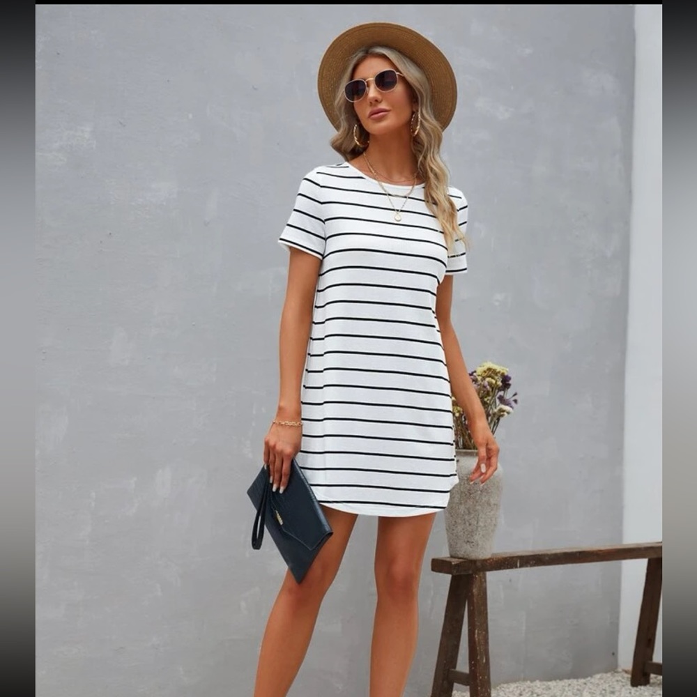 EMERY ROSE Striped Button Back Curved Hem Tee Dress